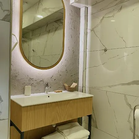 Lal Azure 알라카티