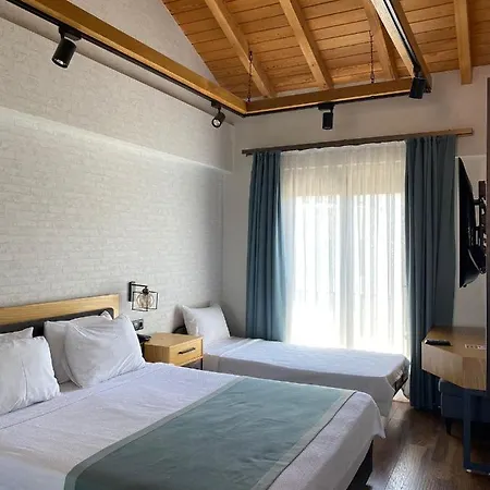 Lal Azure Hotell *