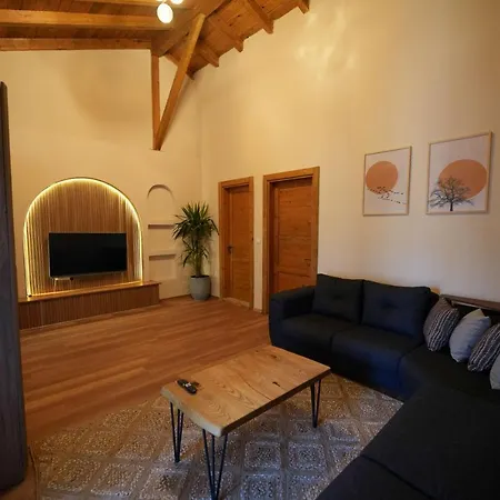 Lal Azure 알라카티